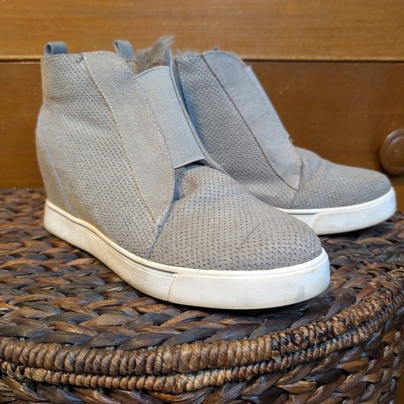 Maurices Gray Fur Wedge Zipper Pull On Almond Toe Bootie Sz 9 Taylor Style - Picture 1 of 10